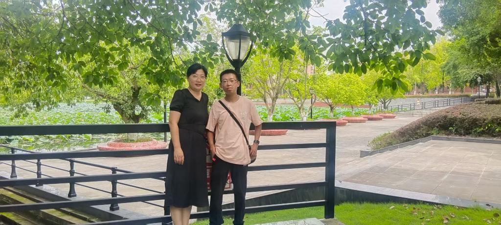 国产精品国产中文专区海报