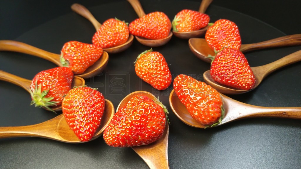 网友自拍视频精品区海报